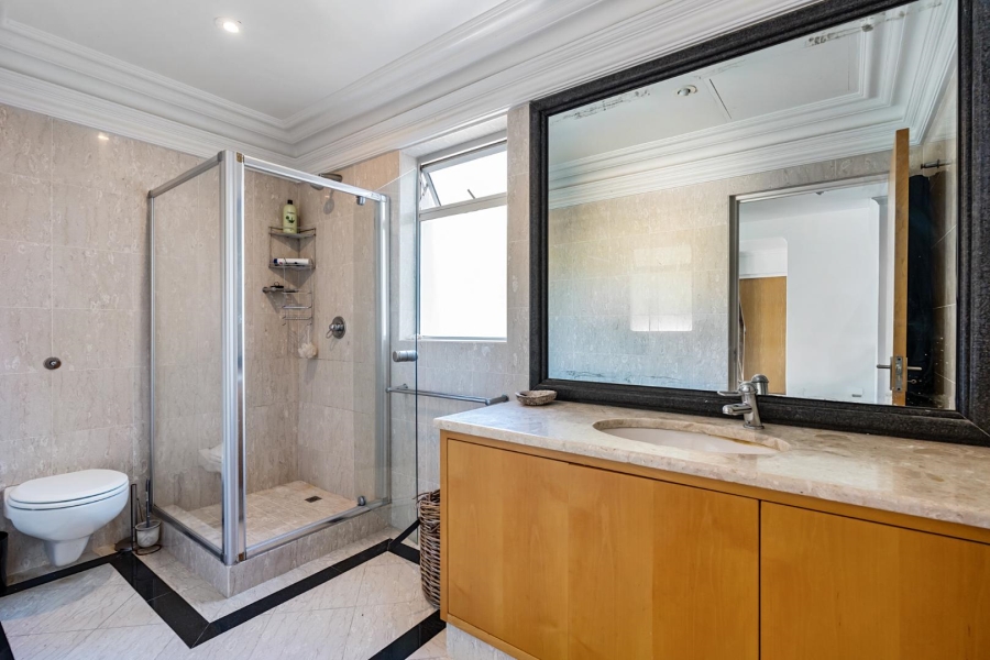 5 Bedroom Property for Sale in Fresnaye Western Cape